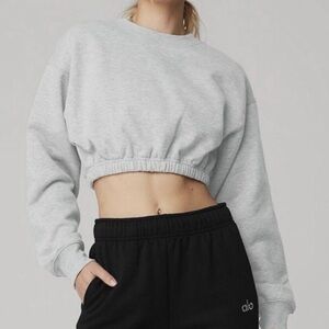 Alo Yoga Sweatshirt Devotion Crewneck Cropped in Heather Grey Size S